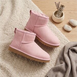UGG Women’s Classic Mini II Fleece Lined Light Pink - NWT
